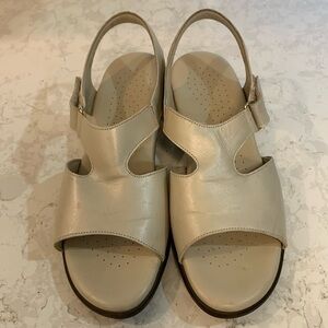 SAS Suntimer Pearl Bone Ivory Tripad Comfort Heel Strap Leather sandals 9